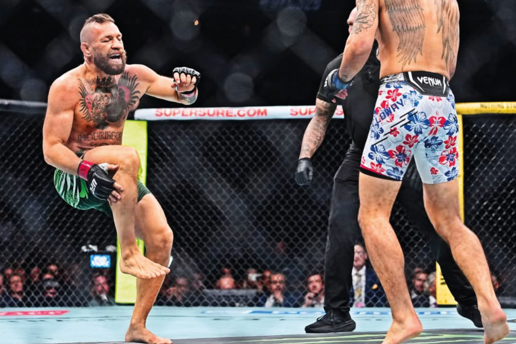 Conor McGregor cayó ante Max Holloway por lesión en la rodilla y su futuro en la UFC quedó en suspenso